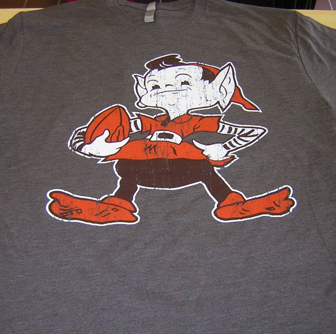 ブランドのギフト 年末セール中！！ ジャンクフード メンズ Tシャツ トップス Cleveland Browns Junk Food Brownie  The Elf Tシャツ・カットソー HUBSHOP